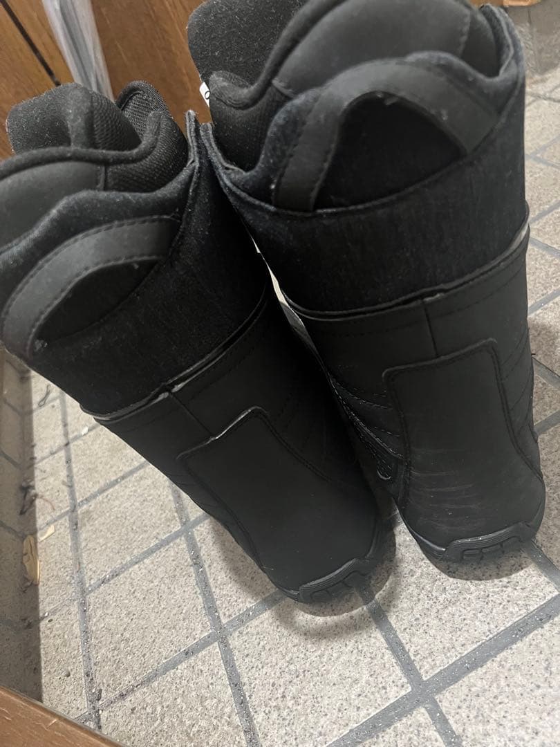 女性用 ブラック スノーボードブーツ　24cm