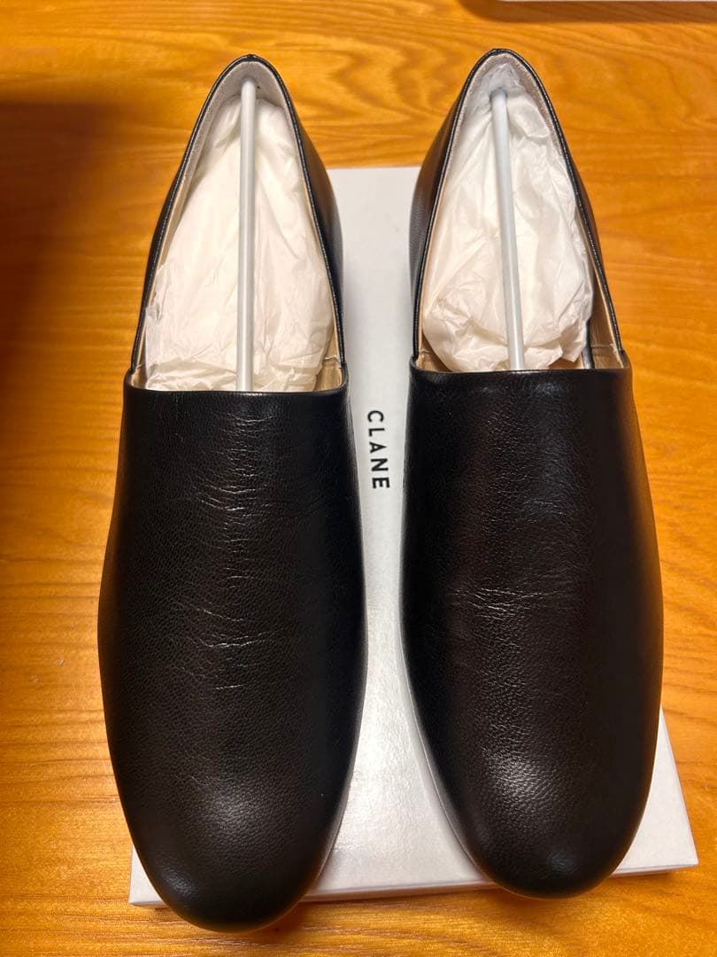 靴 CLANE SIDE CUT STACKED HEEL FLAT SHOES