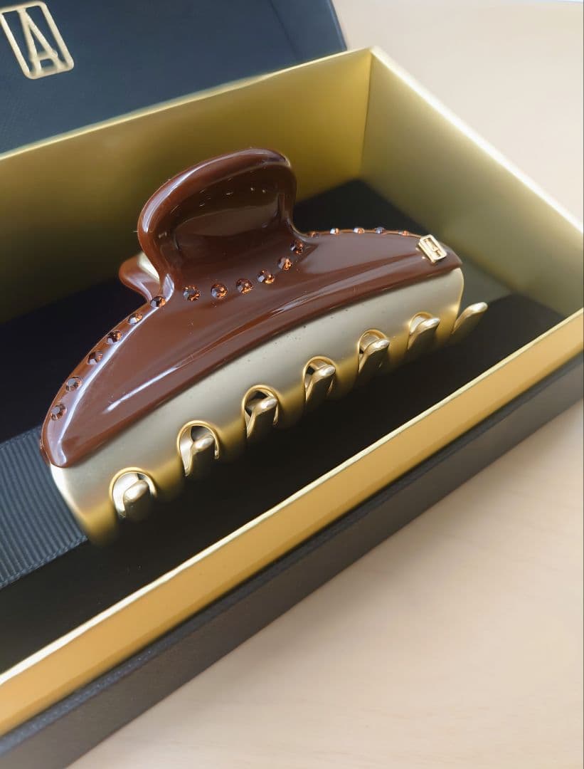 アレクサンドルドゥパリ スワロフスキー ヴァンドームクリップ ブラウン