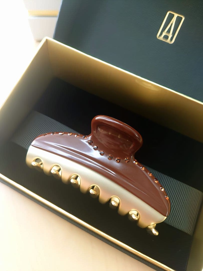 アレクサンドルドゥパリ スワロフスキー ヴァンドームクリップ ブラウン