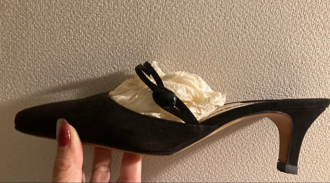 ＊ 　MANOLO BLAHNIK ブラックミュール 37