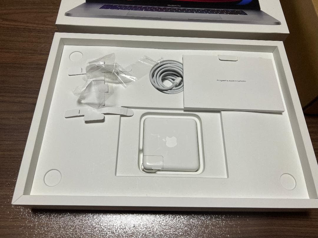 MacBook Pro 2019 16インチ/Core i9/64GB/1TB