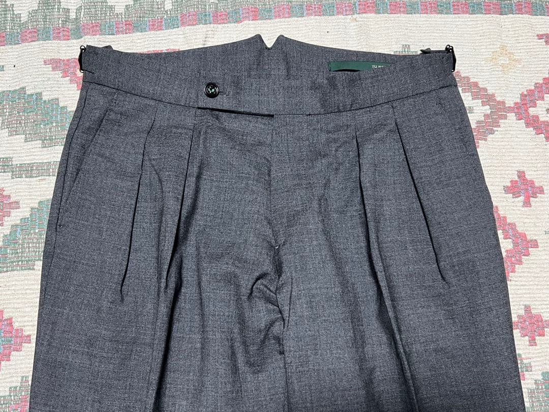 美品ベルウィッチ BERWICH ２プリーツ グレーサイドアジャスターパンツ48