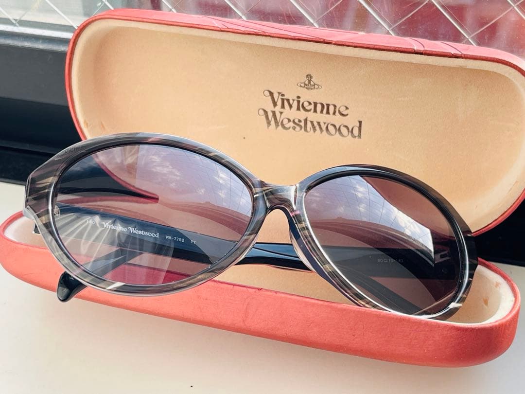 Vivienne Westwood オーバーサイズサングラス