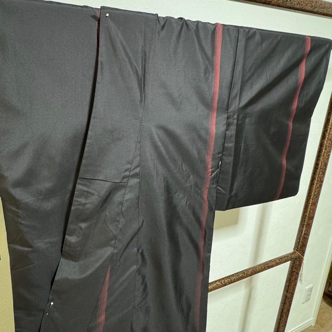 超美品　着物　正絹　袷　現代　紬　171裄67 黒　赤　大島紬　トール　シンプル