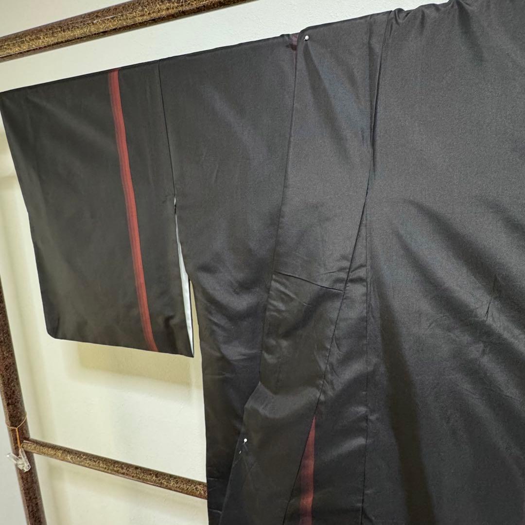 超美品　着物　正絹　袷　現代　紬　171裄67 黒　赤　大島紬　トール　シンプル