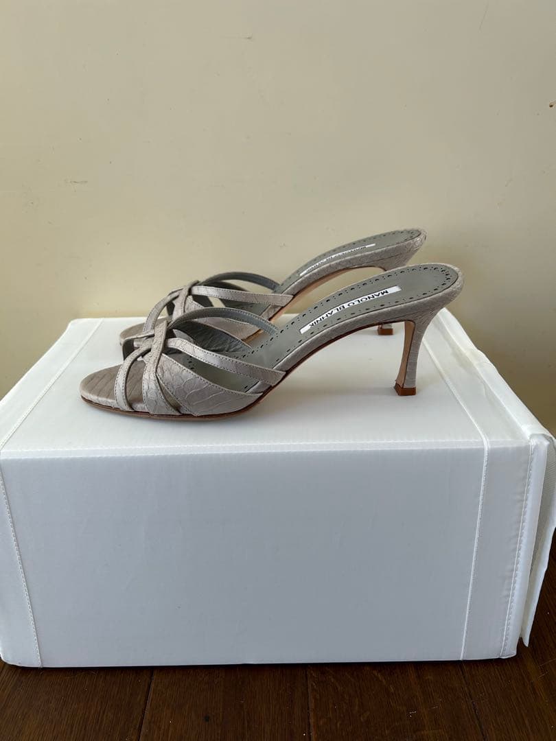 m*m様 n*a様 マノロブラニク MACULA 39