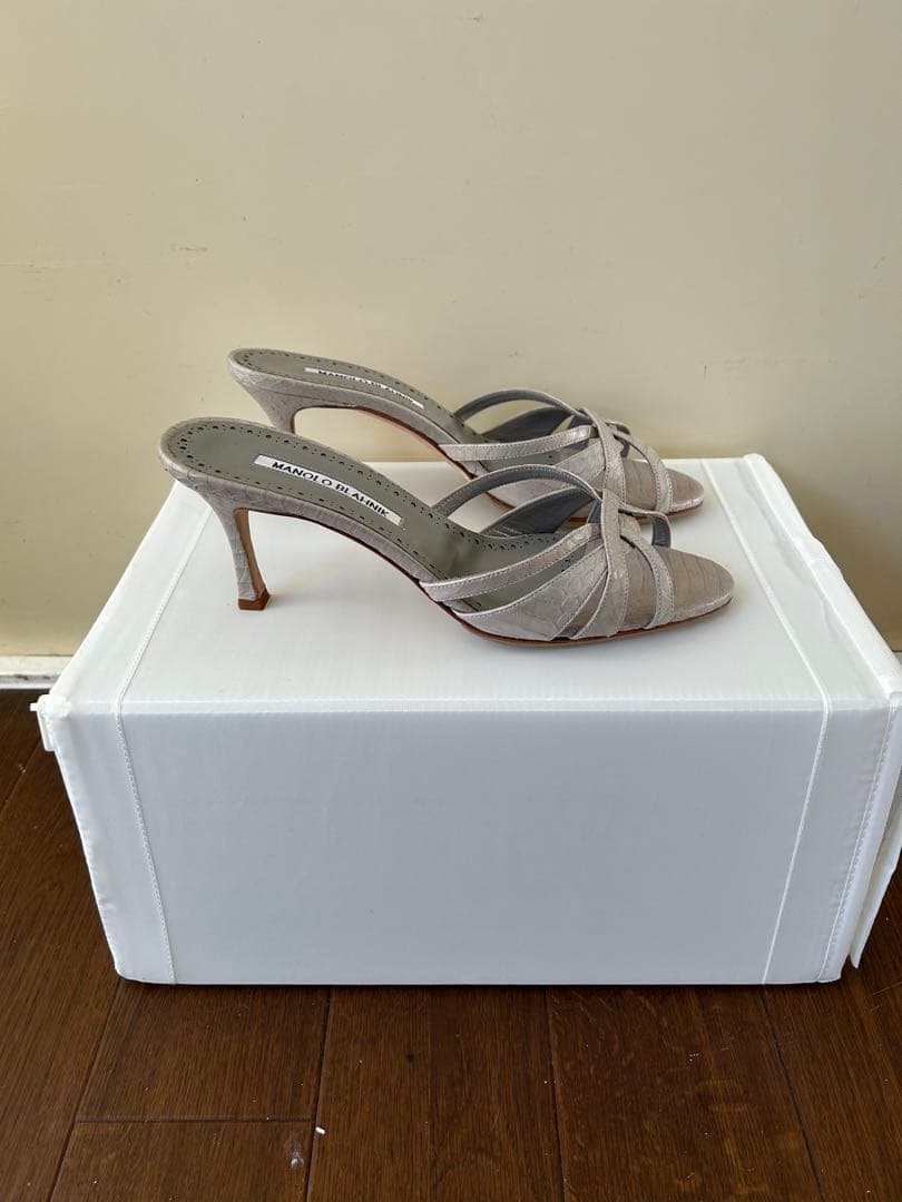 m*m様 n*a様 マノロブラニク MACULA 39