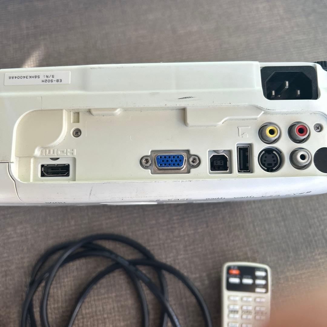 EPSON EB-S02H プロジェクター 本体最終値下げ早い者勝ちです