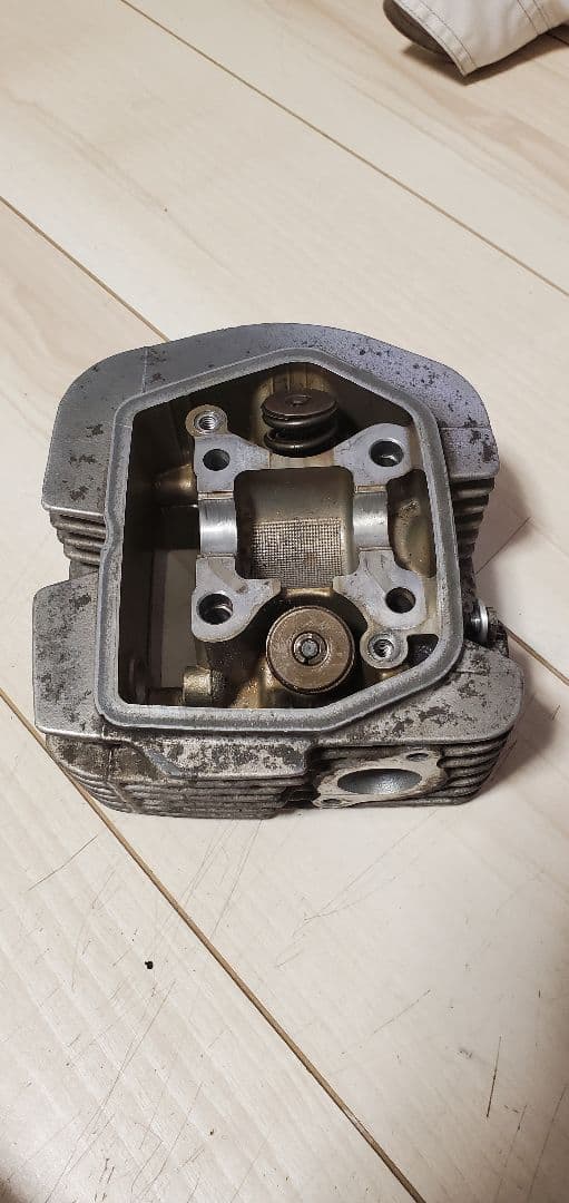 エイプ100シリンダーヘッド