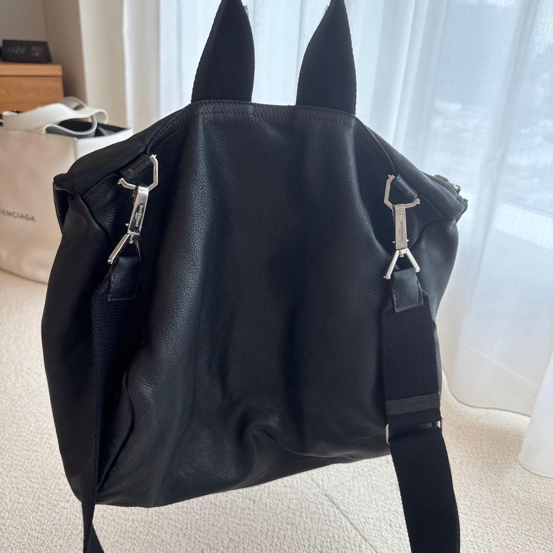 GIVENCHY ブラックレザー ショルダーバッグ
