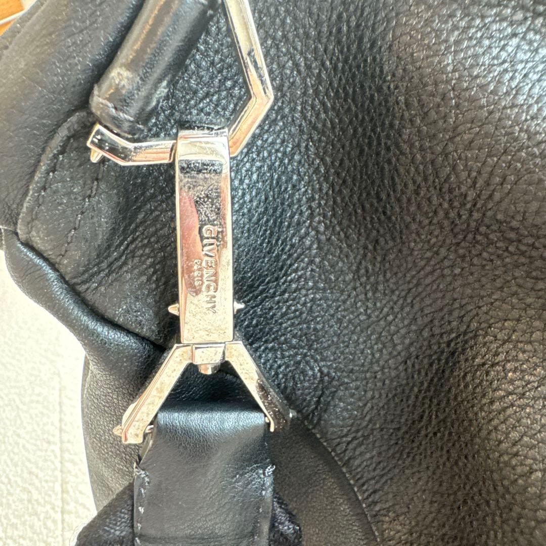 GIVENCHY ブラックレザー ショルダーバッグ