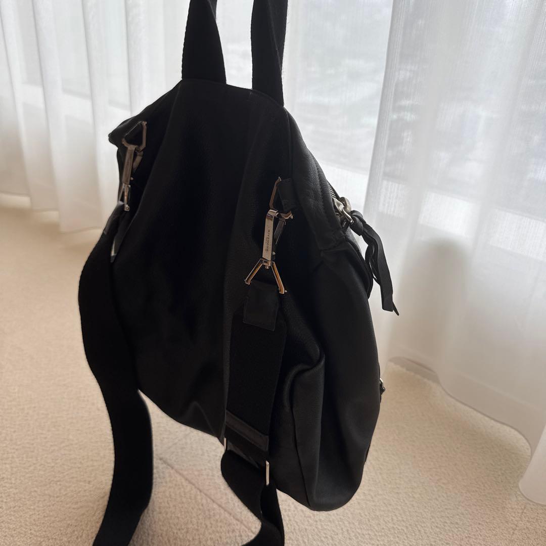 GIVENCHY ブラックレザー ショルダーバッグ