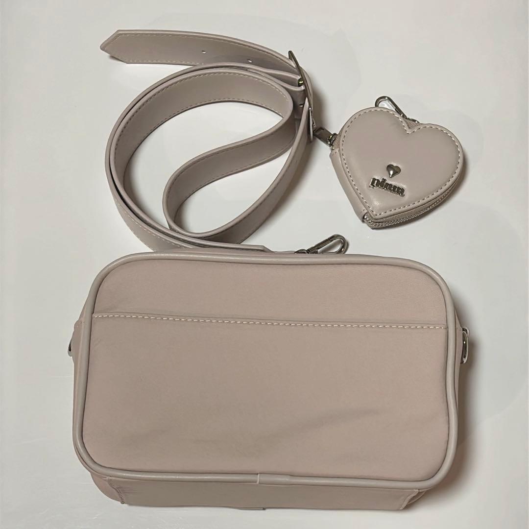 pium ハートポーチ付きナイロンスクエアショルダーバッグ　ピンク