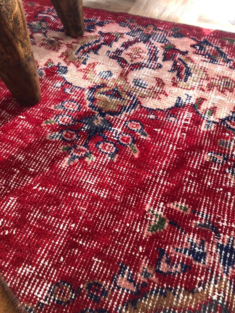 【大きめサイズ】✧美しいredと優しいpink✧トルコ ビンテージラグ 半円ラグ