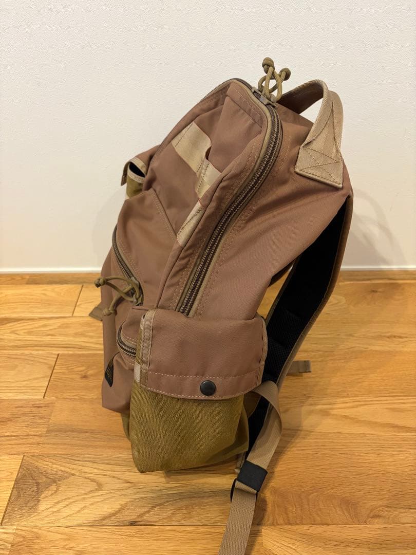 BRIEFING × FUJITO Expedition Pack　Coyote