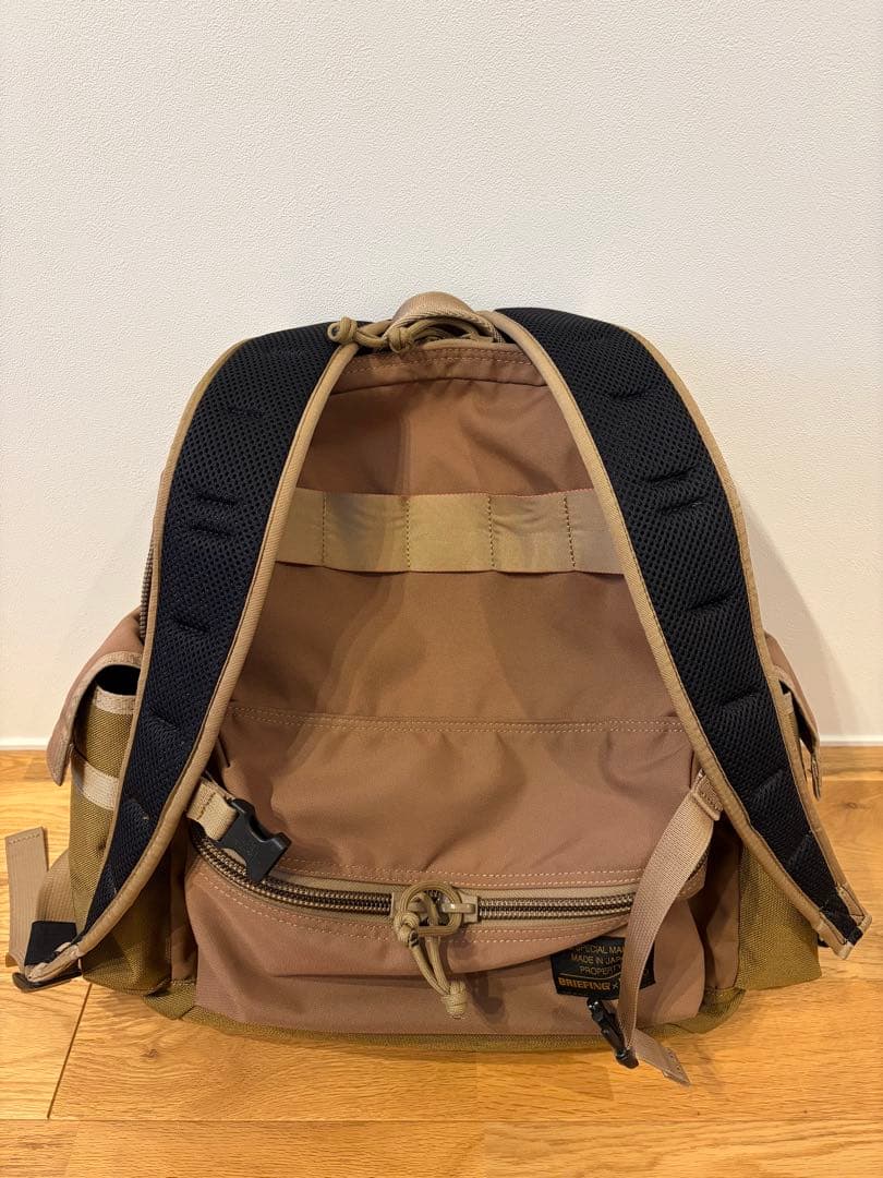 BRIEFING × FUJITO Expedition Pack　Coyote