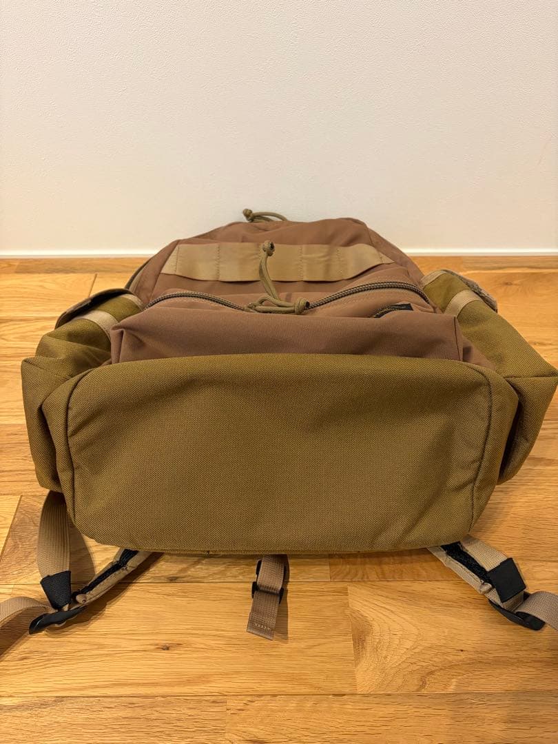 BRIEFING × FUJITO Expedition Pack　Coyote
