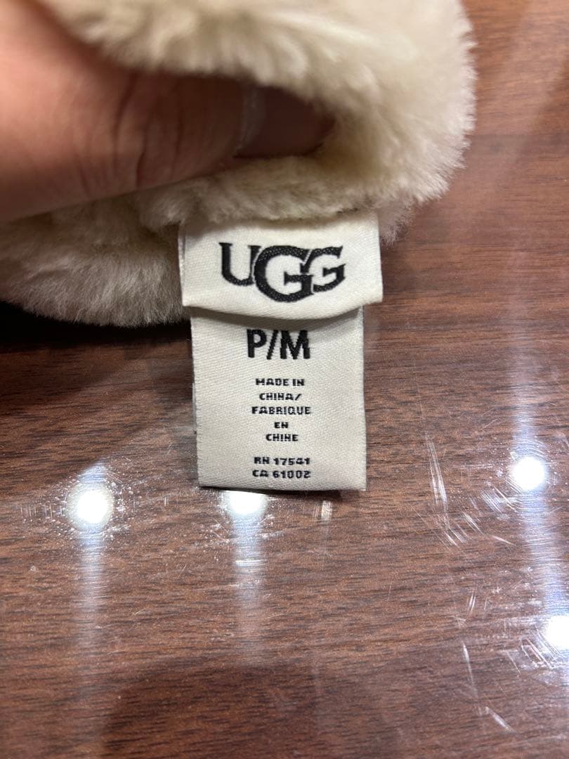 最終値下げUGG クラシック　ミトン ベージュ　アグ　手袋　ムートンMレディース