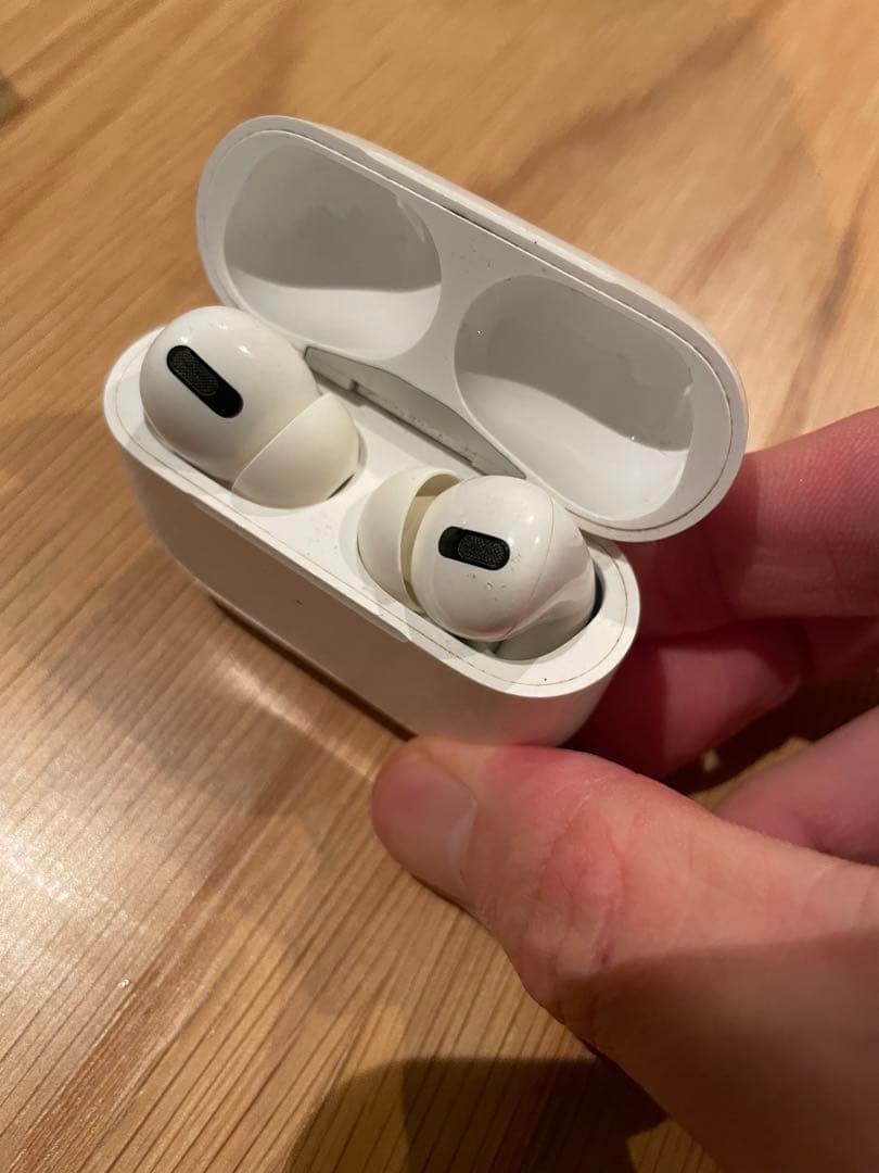 AirPods Pro ホワイト + 充電ケース（ラバーケース付き）　訳あり