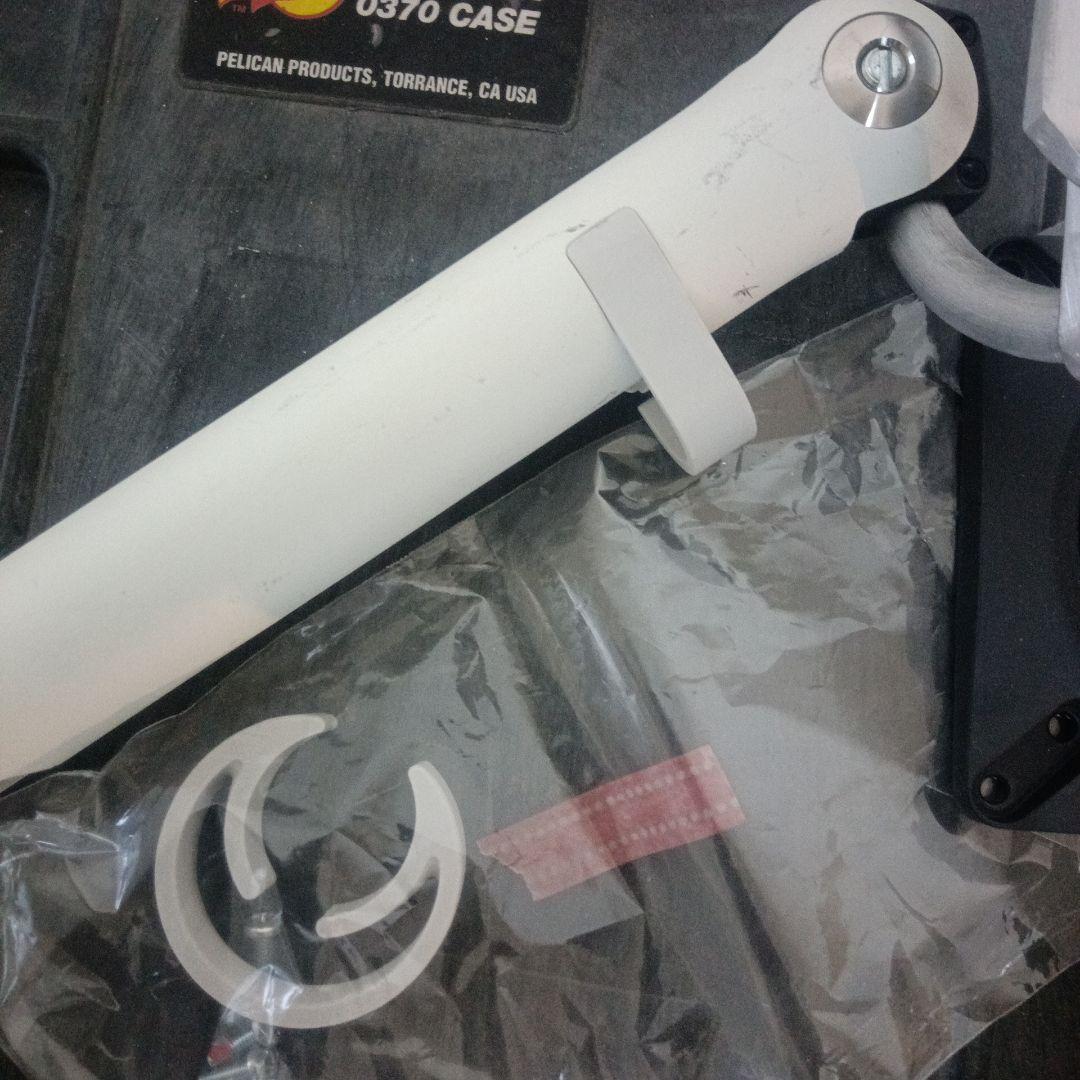 ハーマンミラー　flo モニターアーム