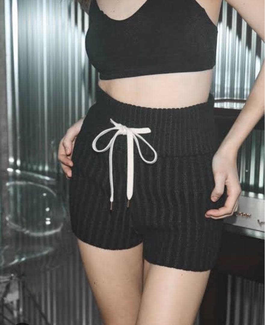 リブ編み ブラックショートパンツ ウエストリボン付き　juemi
