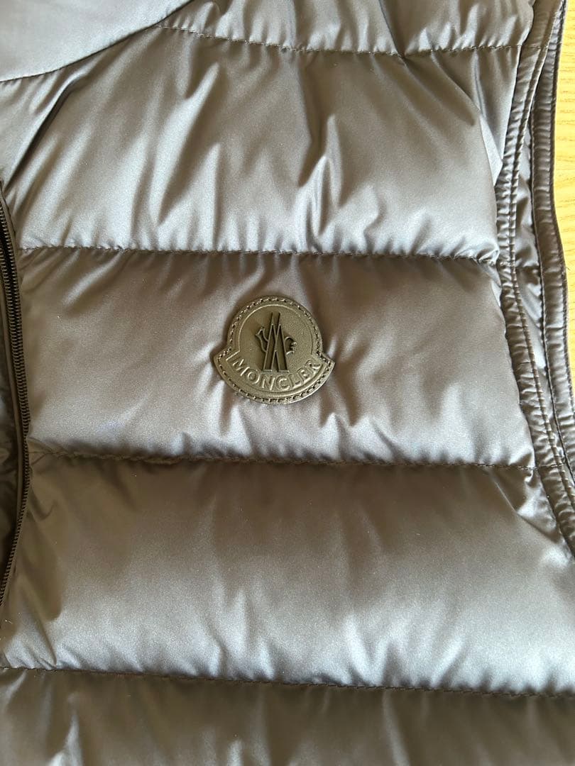 値下げ！[新品未使用]　MONCLER ダウンベスト　ネイビー