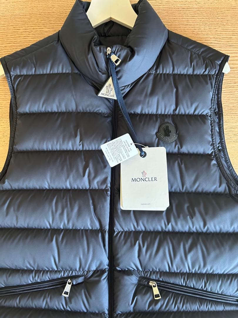値下げ！[新品未使用]　MONCLER ダウンベスト　ネイビー