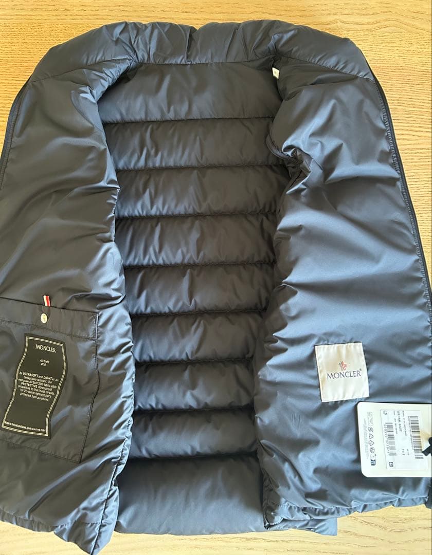 値下げ！[新品未使用]　MONCLER ダウンベスト　ネイビー