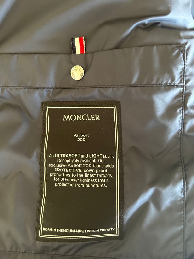 値下げ！[新品未使用]　MONCLER ダウンベスト　ネイビー