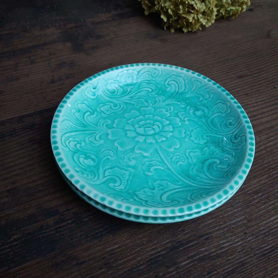 【ご成約】淡路珉平焼 ターコイズブルー 陽刻 花文様 7寸皿と骨董の器 おまとめ