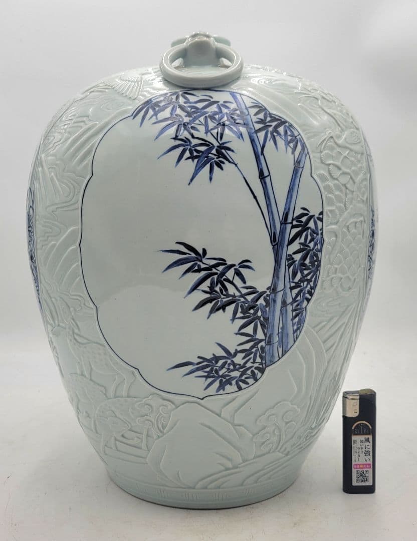 安東五(韓国人間国宝)　陽刻　染付　大型壺　箱無し　骨董品、美術品