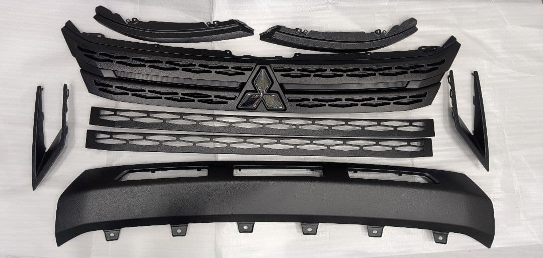 デリカD5　フロントバンパー　チッピングブラック塗装