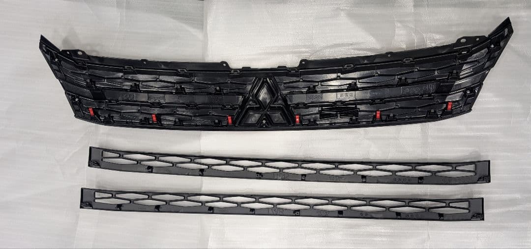 デリカD5　フロントバンパー　チッピングブラック塗装