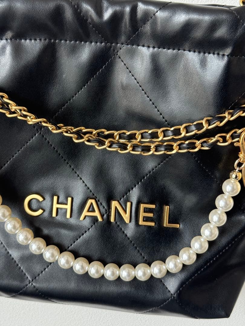 CHANEL22ハンドバッグ／美品／未使用に近い