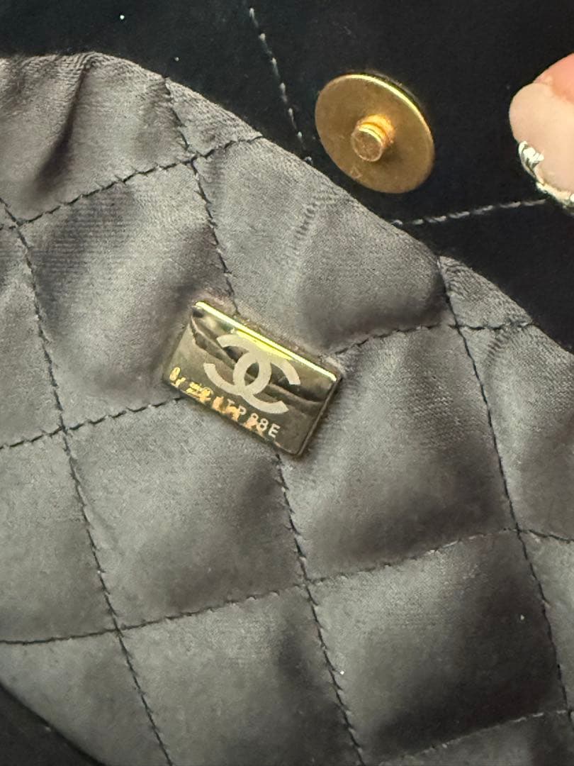 CHANEL22ハンドバッグ／美品／未使用に近い