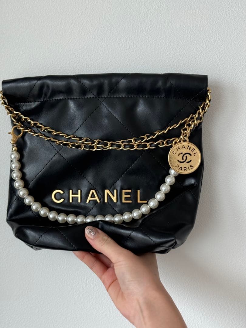 CHANEL22ハンドバッグ／美品／未使用に近い