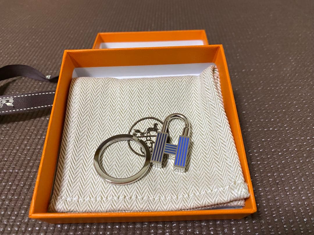 エルメス カデナ クイズ レインボー キーリング キーホルダー