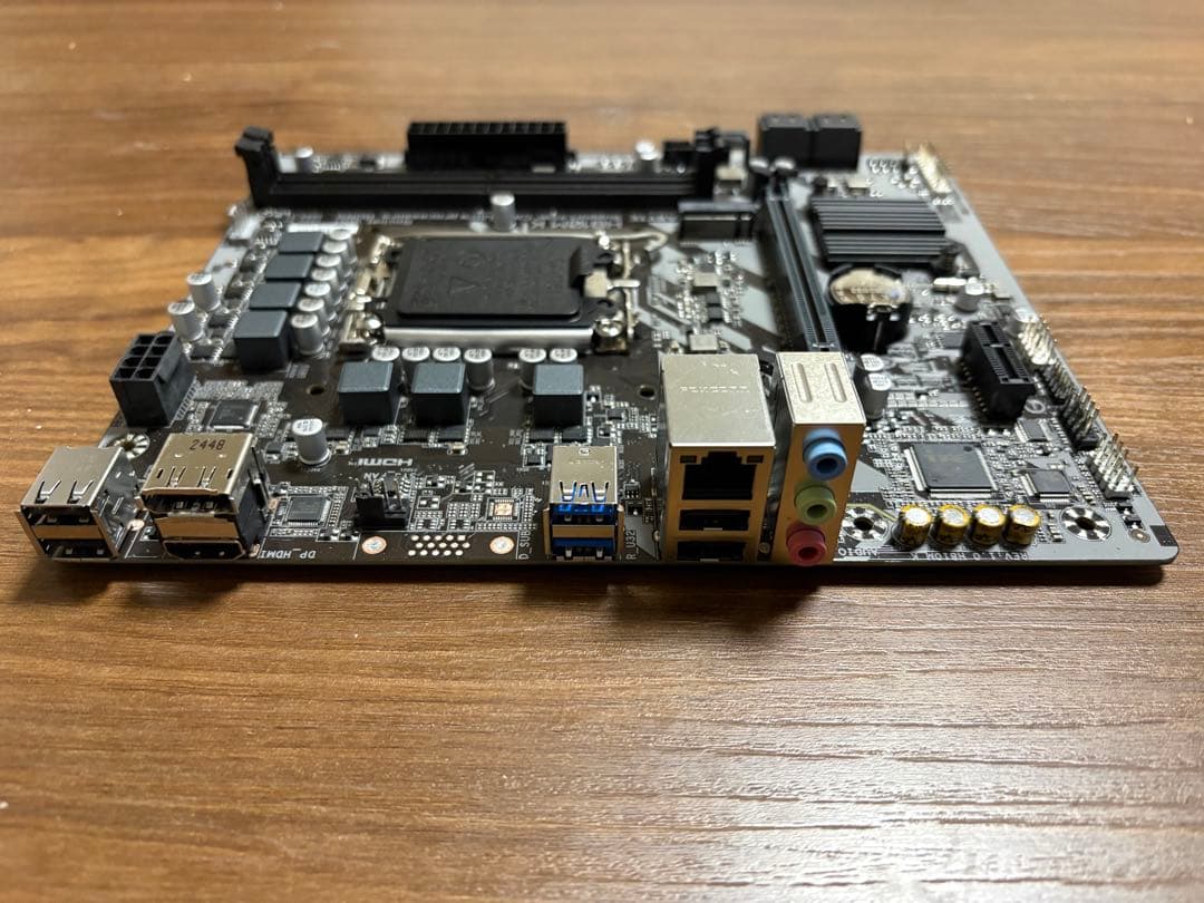 GIGABYTE H810M K マザーボード