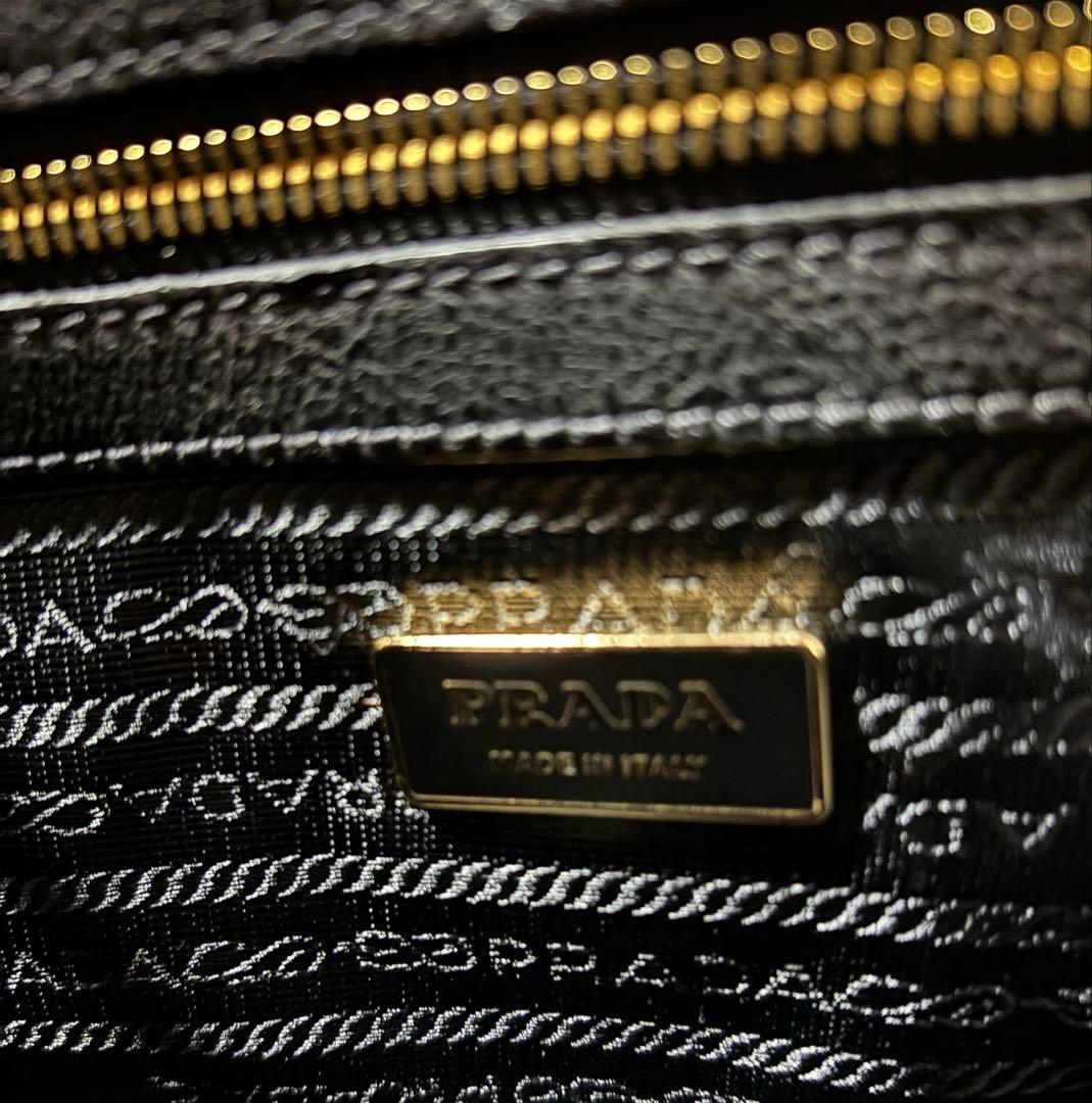 ひろ　PRADA レザーバッグ