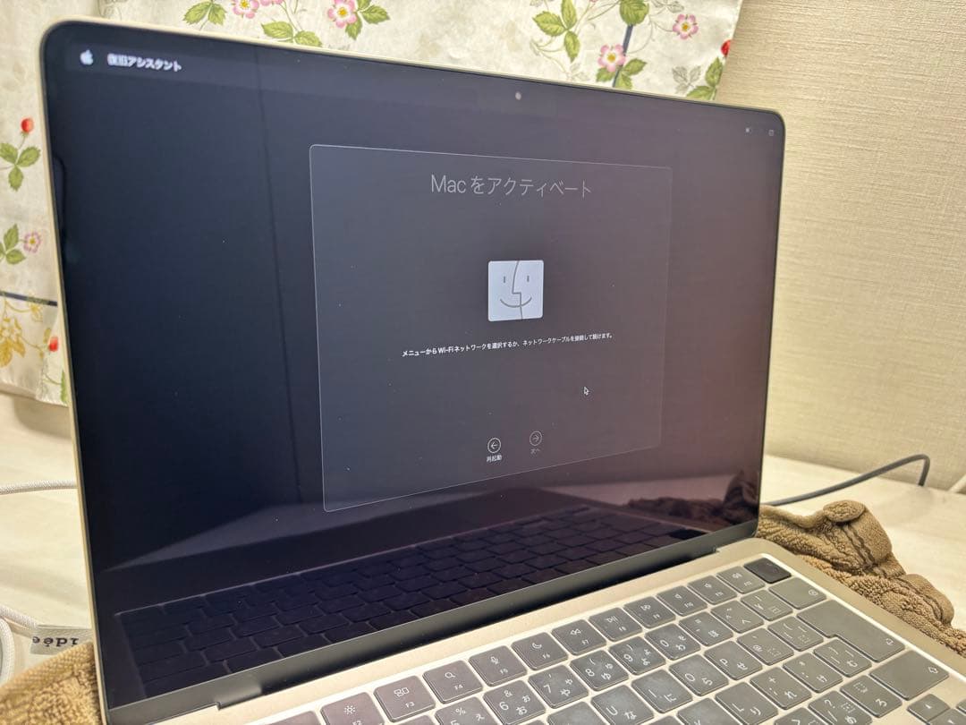 美品 MacBook Air M2 13インチ 8GB/256MB　スターライト