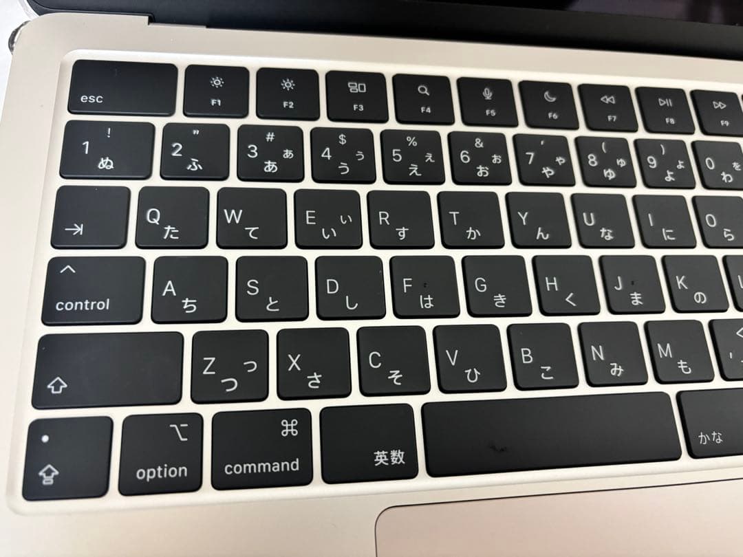 美品 MacBook Air M2 13インチ 8GB/256MB　スターライト