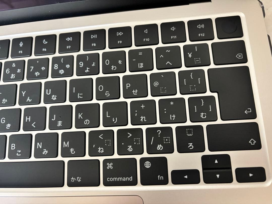 美品 MacBook Air M2 13インチ 8GB/256MB　スターライト