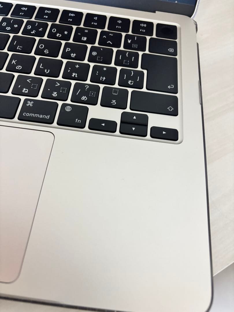 美品 MacBook Air M2 13インチ 8GB/256MB　スターライト