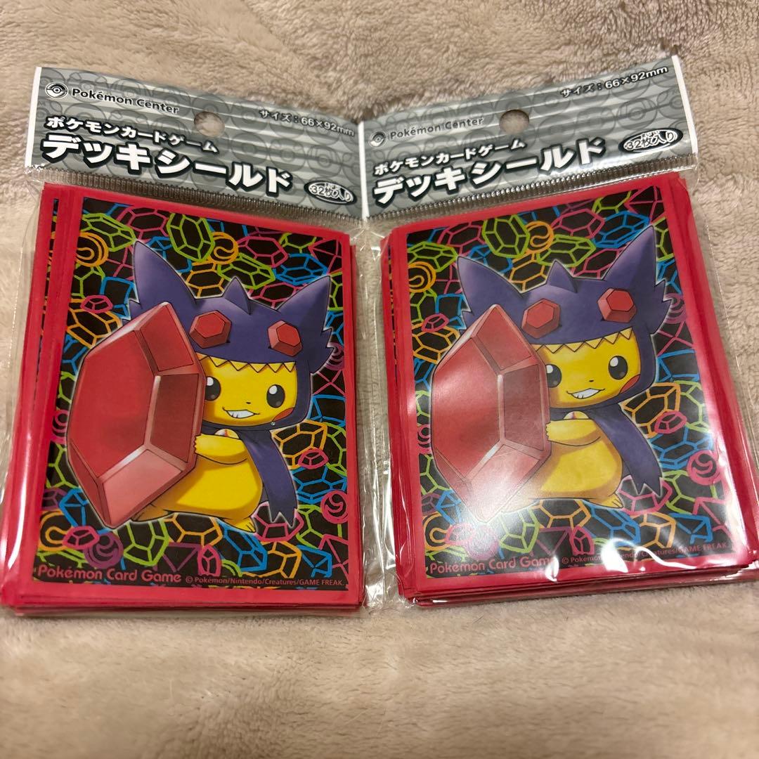 ポケモンセンター限定 デッキ　スリーブ　メガヤミラミのポンチョを着たピカチュウ