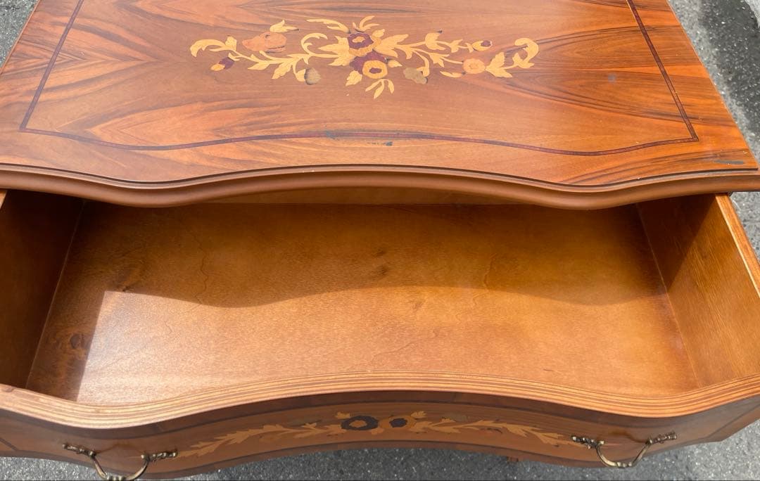 チェスト　猫足　洋服箪笥　タンス　アンティーク　住まい　インテリア　家具