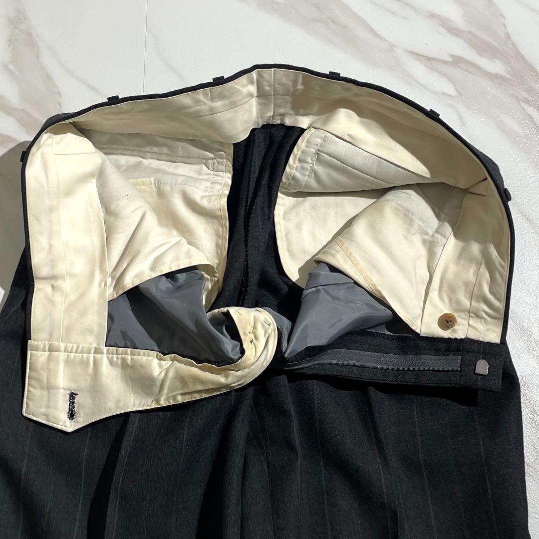 Burberryダークグレー ストライプ ダブルブレストスーツ　ウール