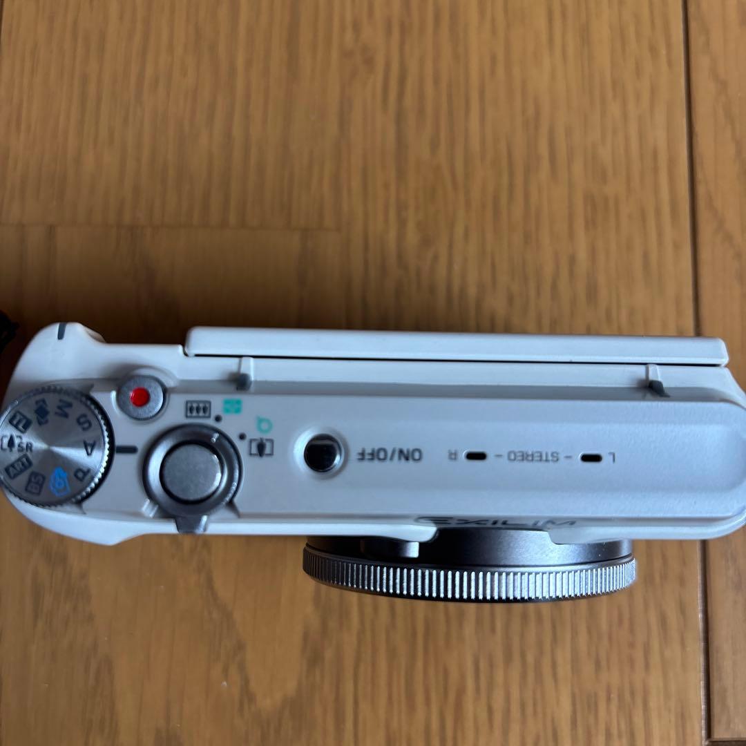 CASIO カシオEXILIM EX-ZR1300 デジカメ