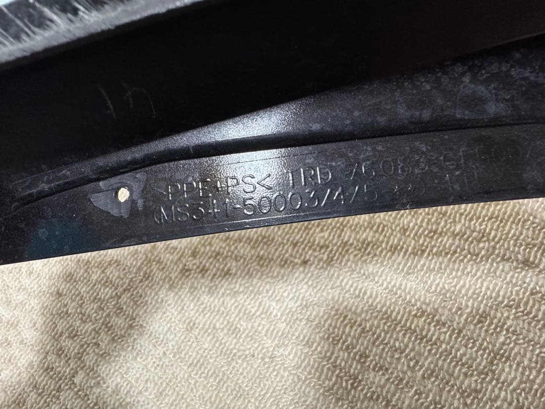 レクサスLS500 TRD 左 真ん中