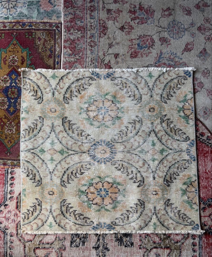 花柄ラグ・トルコラグ　ヴィンテージ　アナトリア